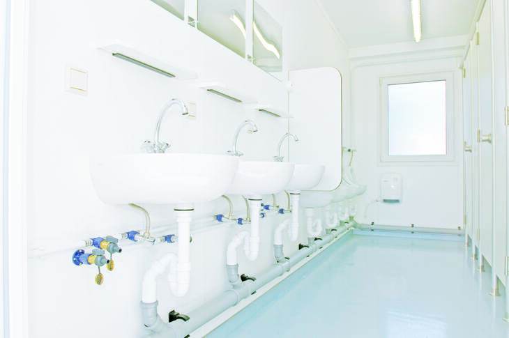 Håndvaske, urinaler og toiletkabiner