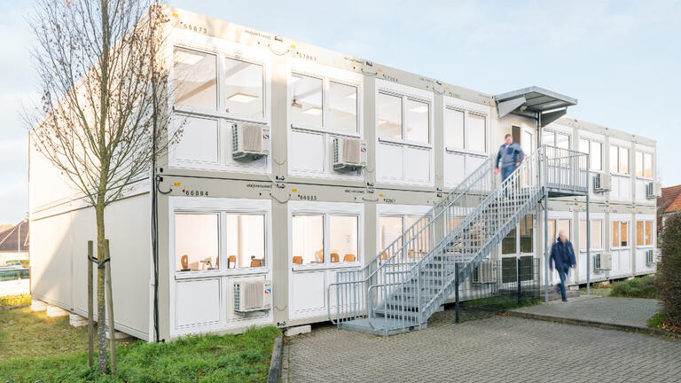 Modulanlæg med trappe.