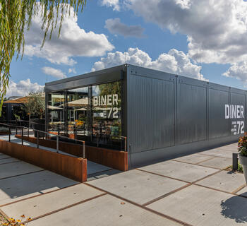 Restaurant made by containers