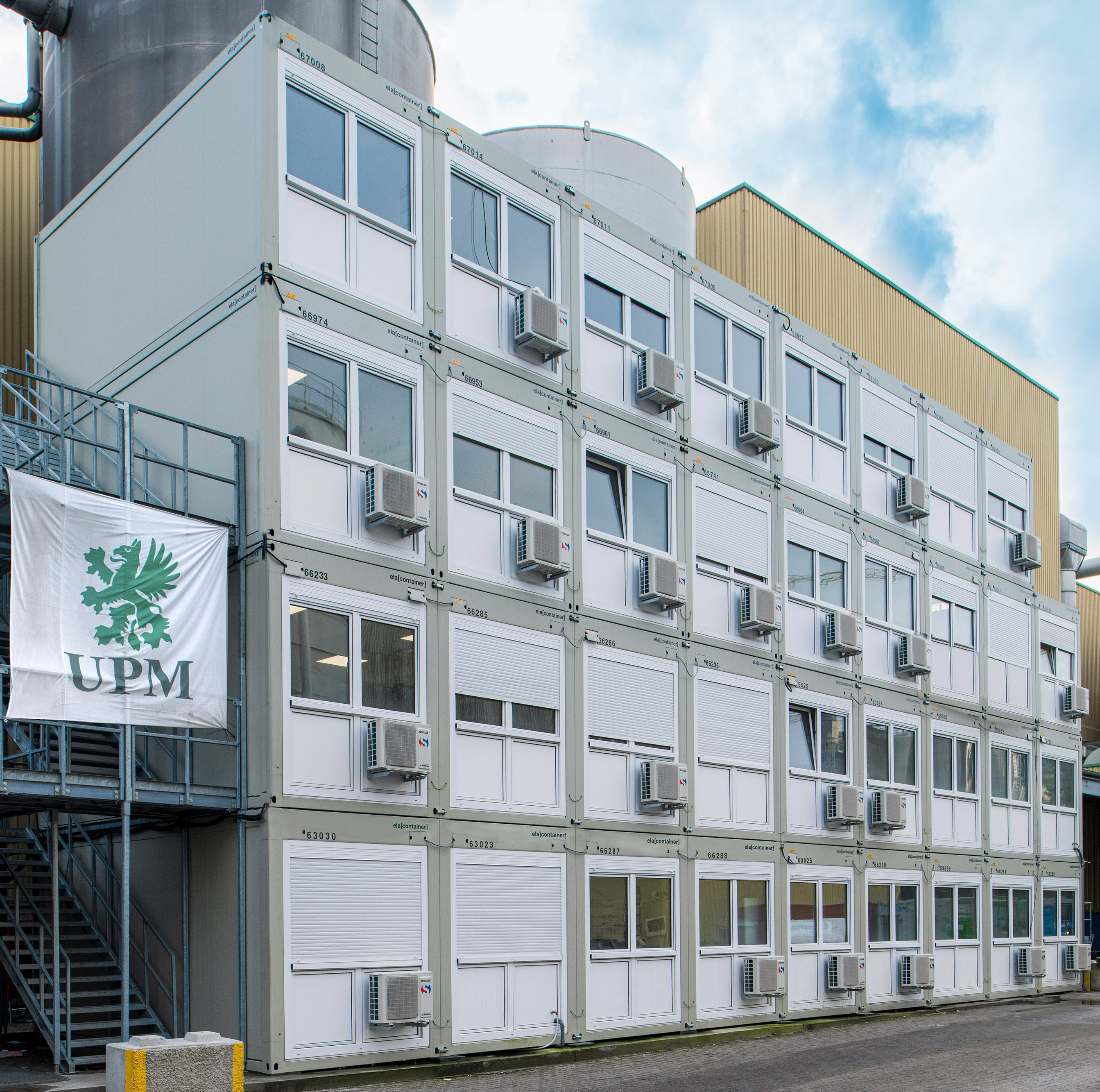 Le système de conteneurs à quatre étages pour UPM à Dörpen offre beaucoup d’espace sur une petite surface.