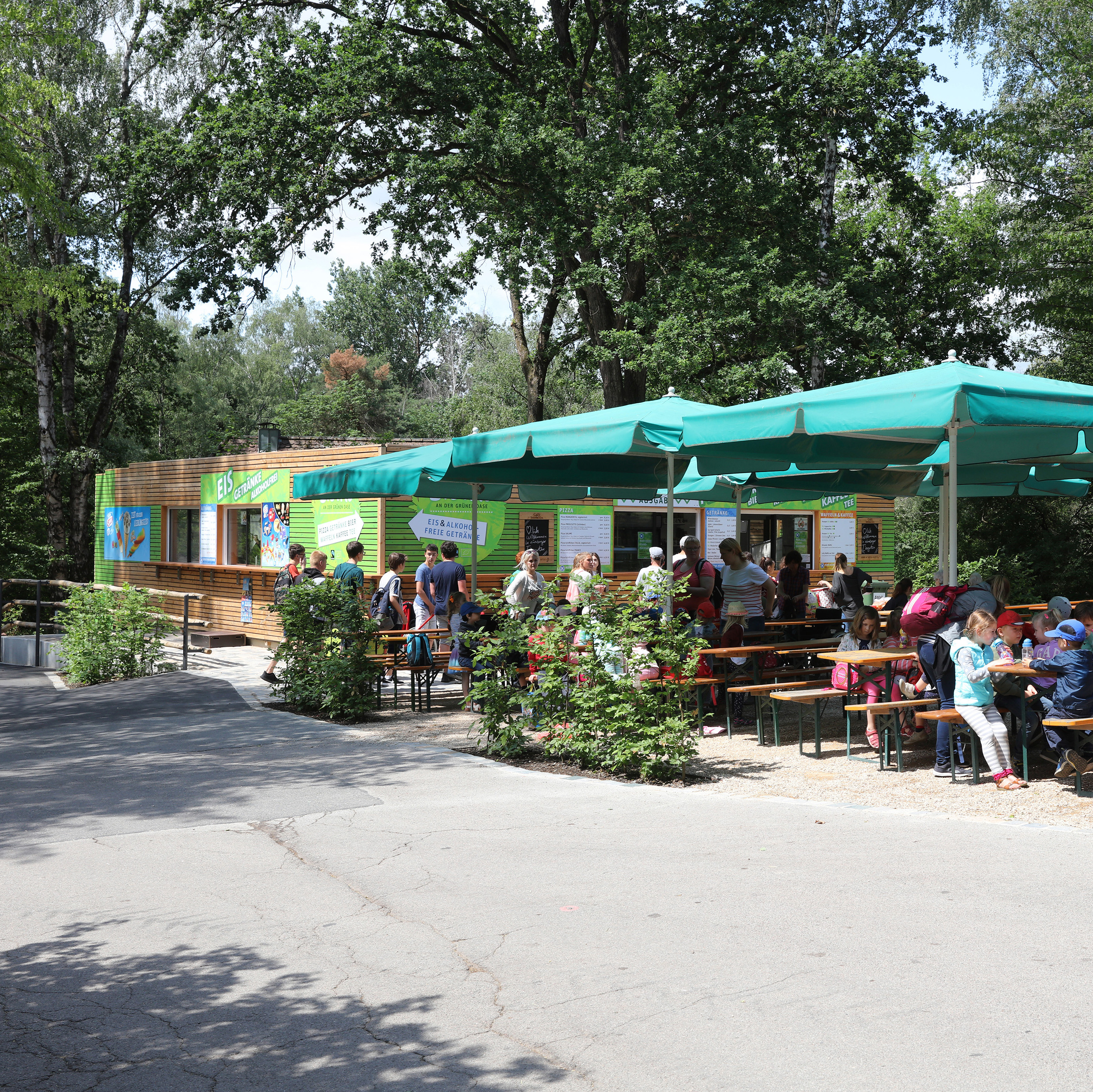 Un bistrot en conteneurs non seulement fonctionnel, mais aussi attrayant.