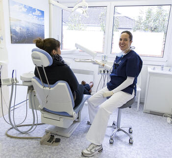 Salle de traitement de cabinet médical en conteneurs