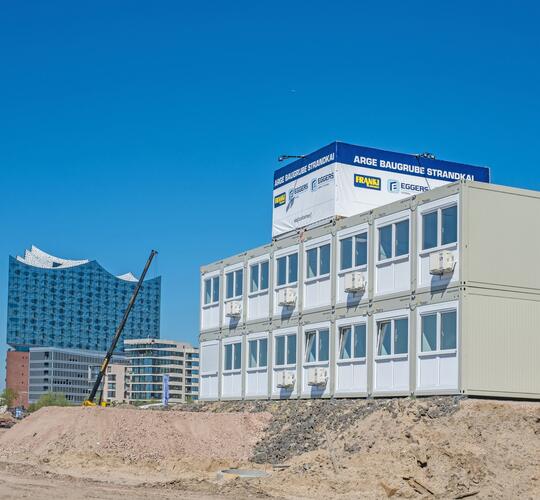 Vue extérieure Système de conteneurs de bureaux à deux étages sur un chantier - ELA Container