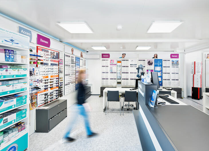 ELA Container - Salle de traitement en conteneur bien approvisionnée