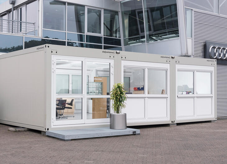 ELA Container - Salles lumineuses de bureau et de conseil pour un concessionnaire automobile