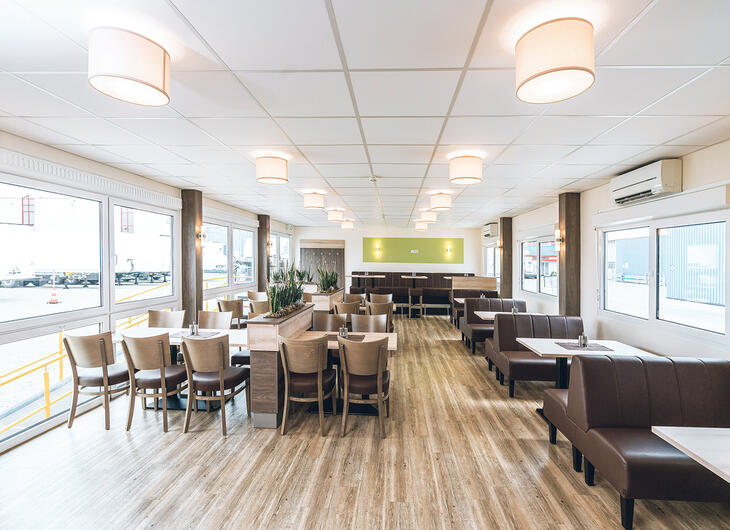 ELA Container - Salle à manger lumineuse pour les restaurants en conteneurs