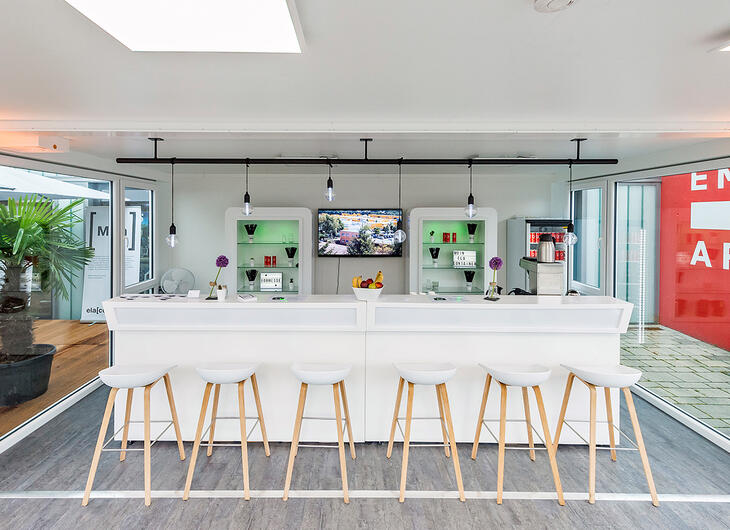 ELA Container - Conteneur avec comptoir comme stand de salon professionnel