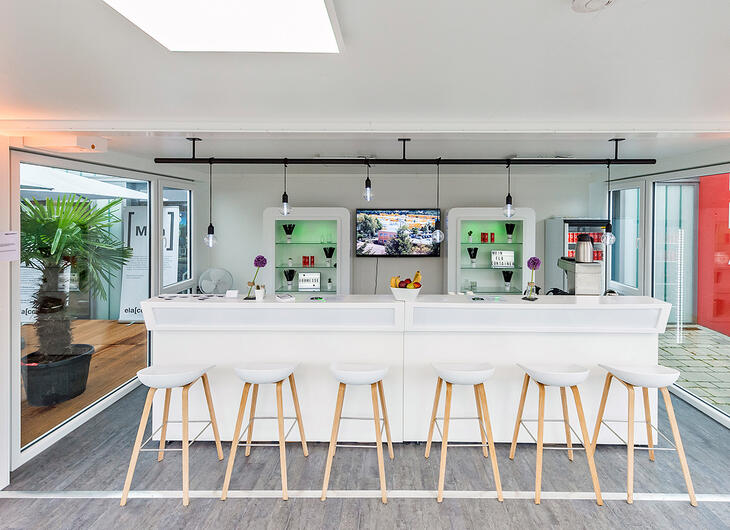 ELA Container - Stand de vente mobile avec petit comptoir