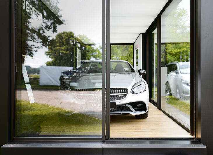 ELA Container - Salle de présentation mobile pour nouveaux véhicules