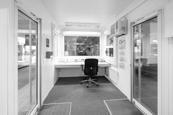 ELA Container - Pförtnercontainer mit hellem freundlichem Büro