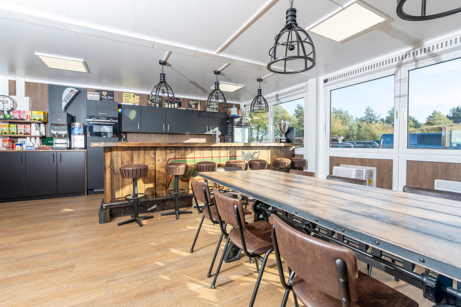 Rekreationsrum i trendig stil i ELA:s modulanläggning för Tuindeco