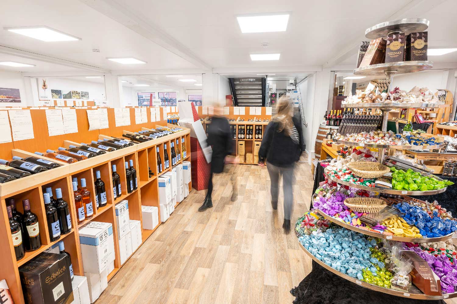 Två våningar moduler med invändig trappa