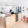 Receptionsdisken i den L-formade byggnaden