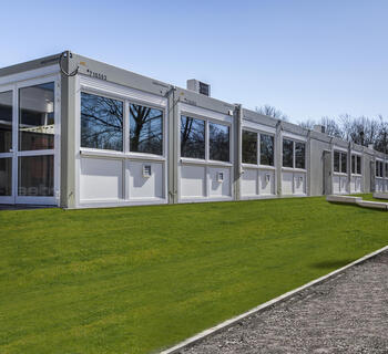 Temporary annex to a swimming pool