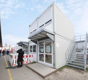 Mellanstor anläggning av moduler