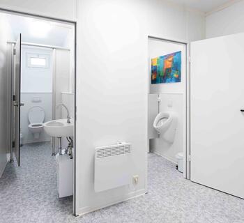 Sanitetsmodul med toaletter