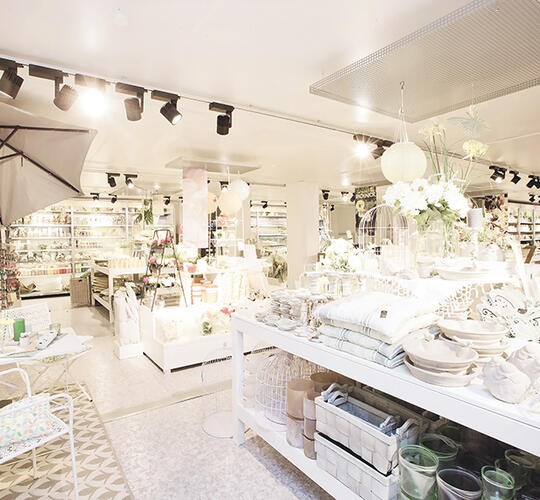 Ljusa och öppna försäljningslokaler med god mobilitet – ELA Container