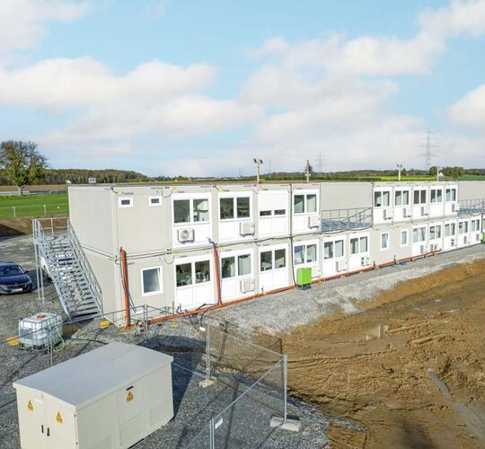 Blick över en stor bygganläggning