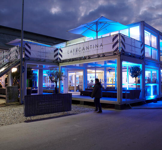 Butikslokal i två våningar med takterrass