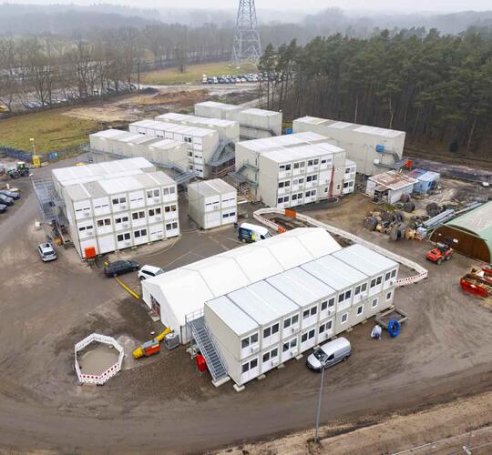 Flygfotot visar 6 anläggningar med byggmoduler