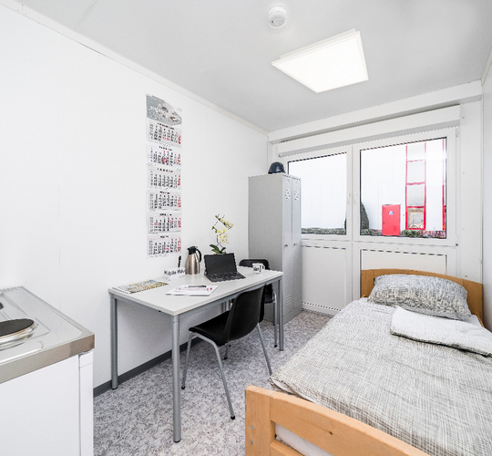 Bostadsmodul med säng, skrivbord och pentry