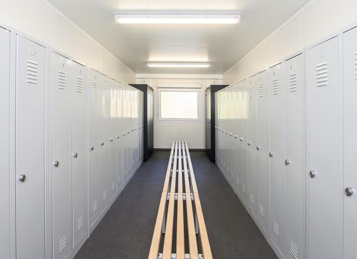 Omklädningsbodar med fönster