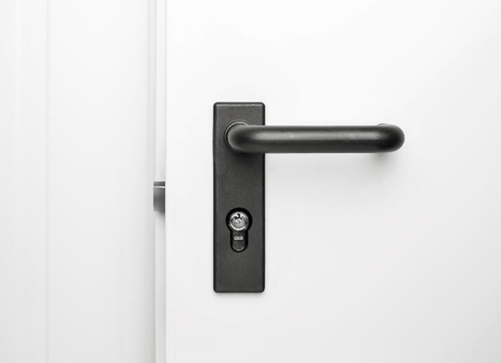 Antipaniklås på dörrarna