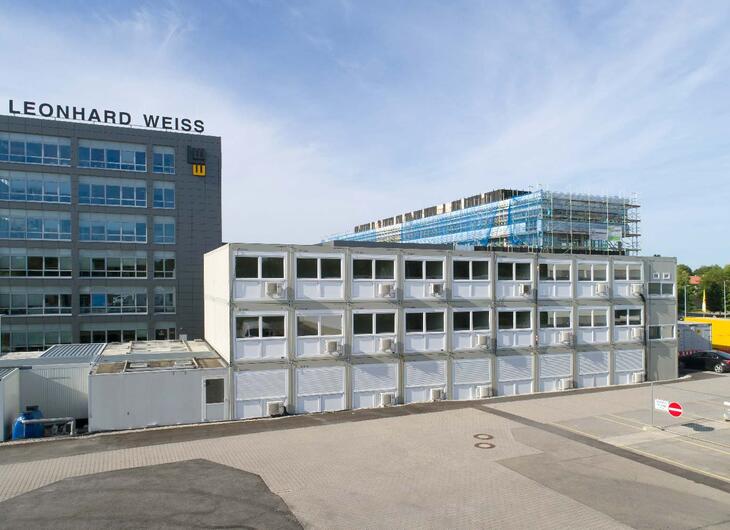 Stor modulanläggning i olika våningar