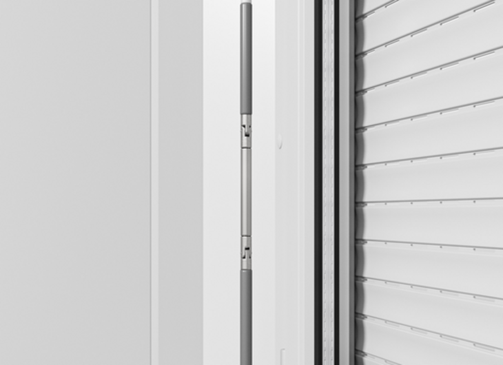 Sanitetsmodul med rulljalusier på fönsterna