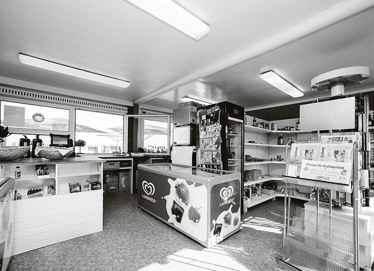 Strandbutik med souvenirer