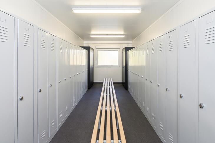 Omklädningsbodar med fönster