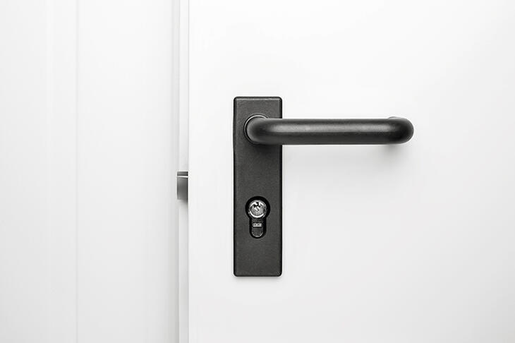 Antipaniklås på dörrarna