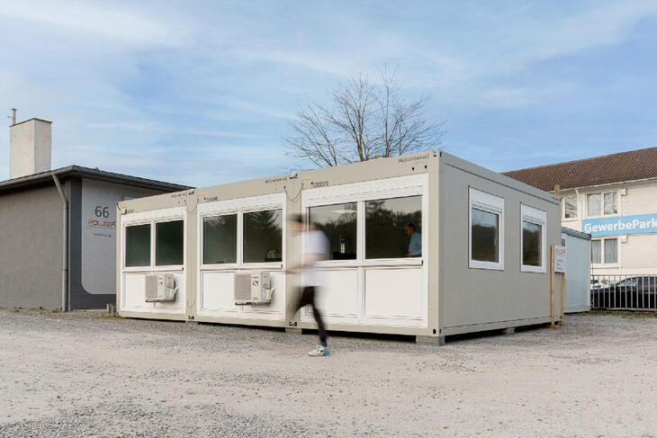 Liten kontorsanläggning med 3 moduler