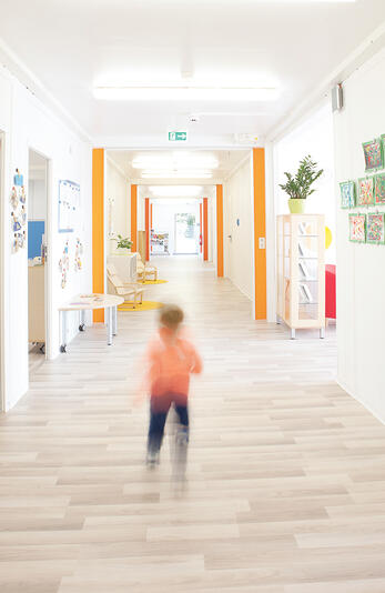 Bred korridormodul på en förskola