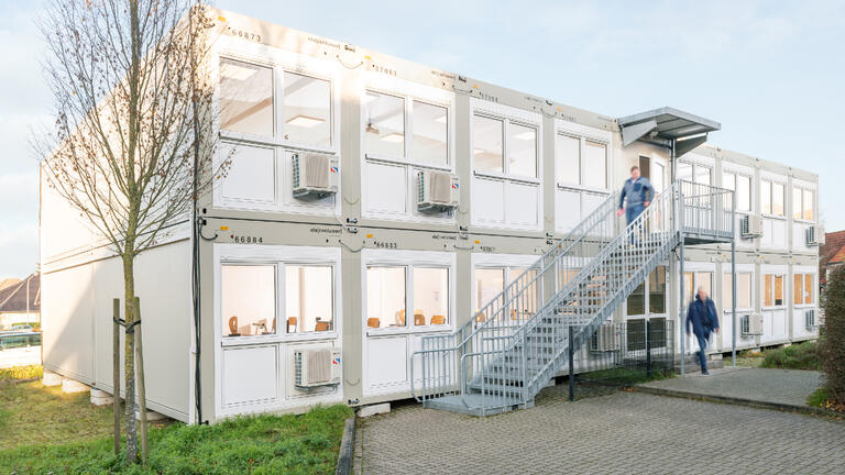 Modulanläggning med trappa