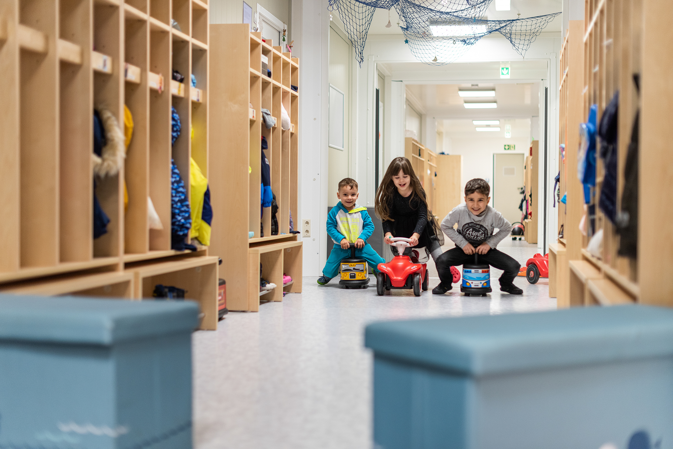 The wide corridors made of ELA containers even make a small car race possible. The wide corridors made of ELA containers even make a small car race possible.