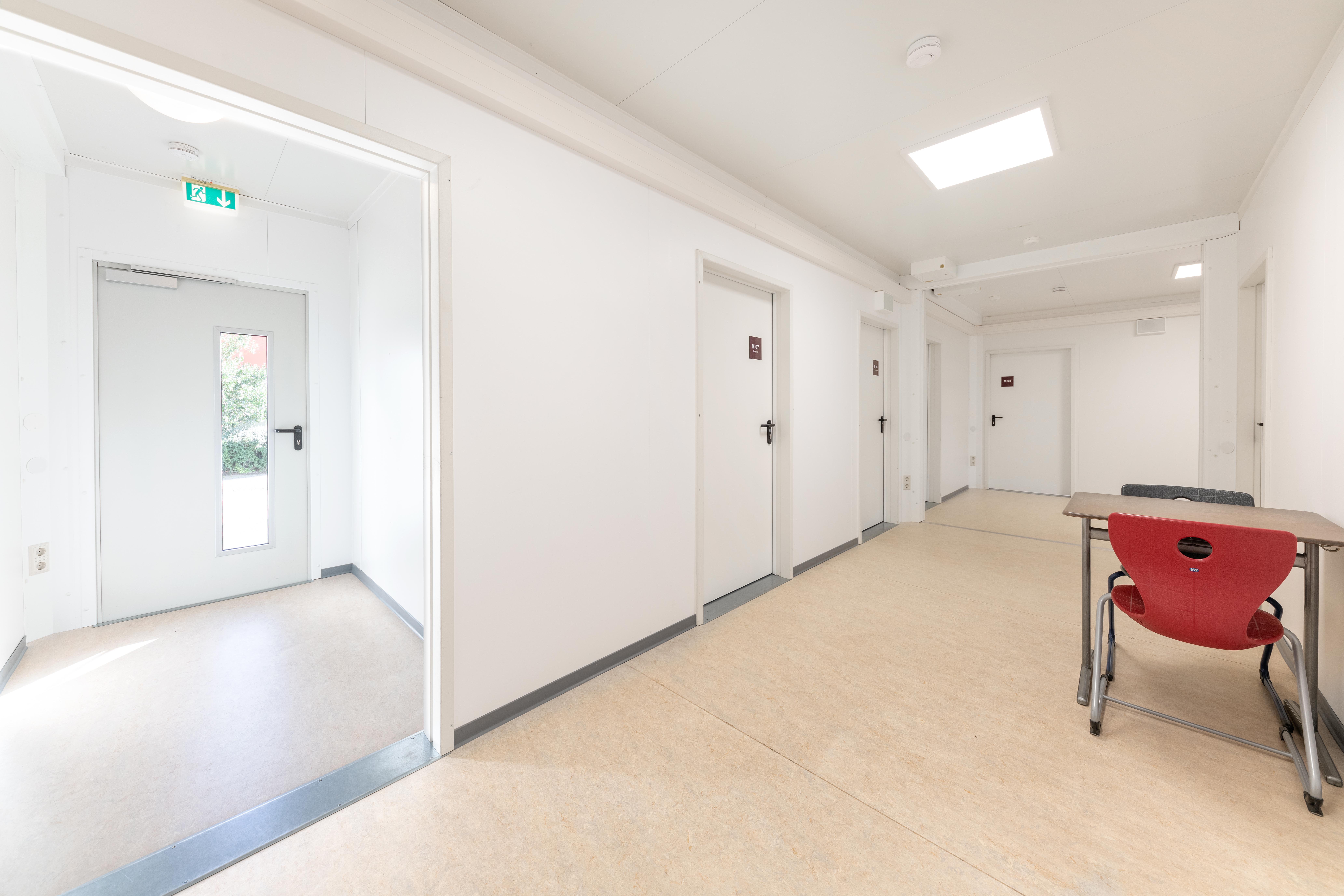 Spacious corridors through the ELA container corridor system. Spacious corridors through the ELA container corridor system.