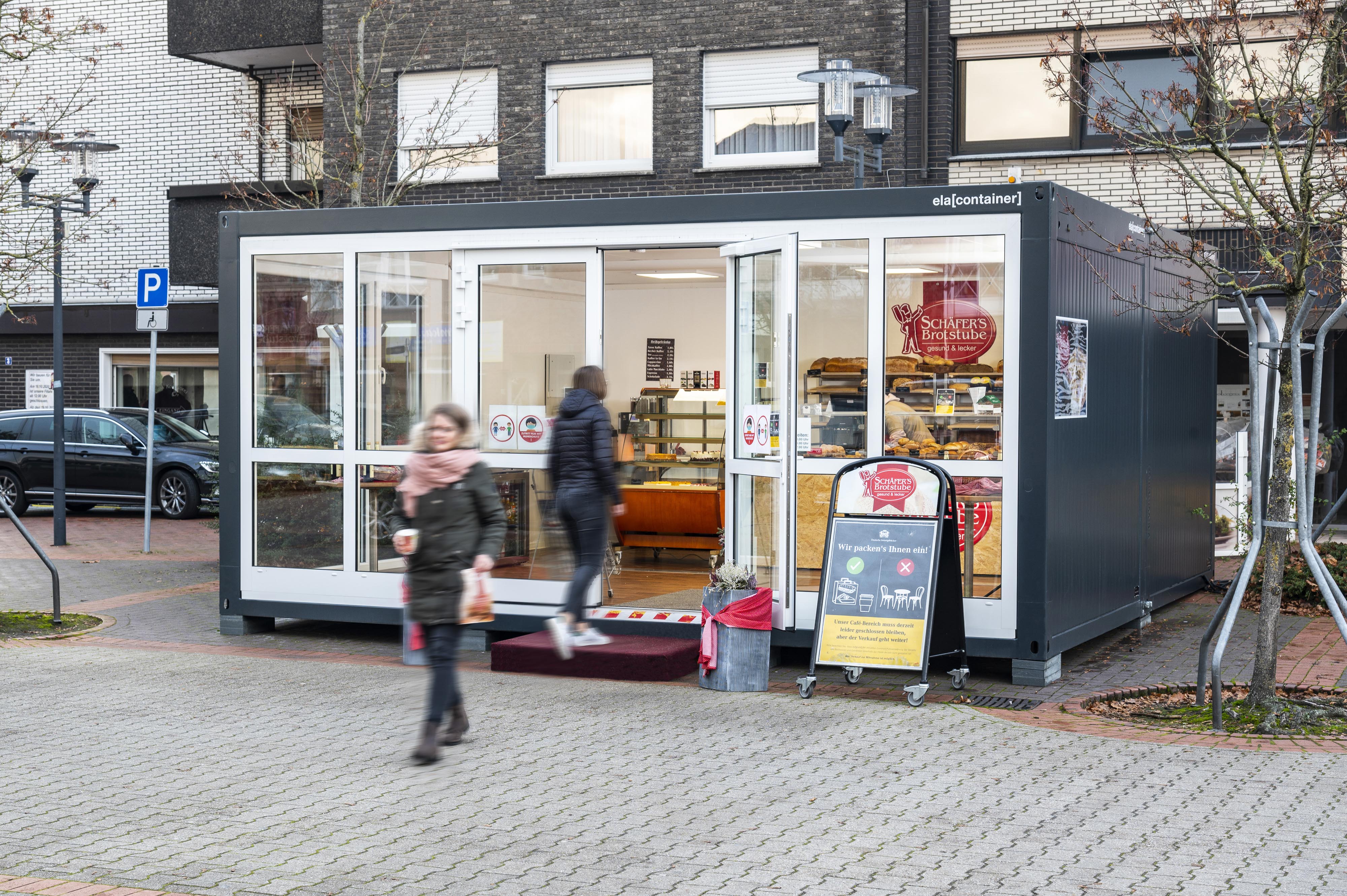 Mobile bakery container
