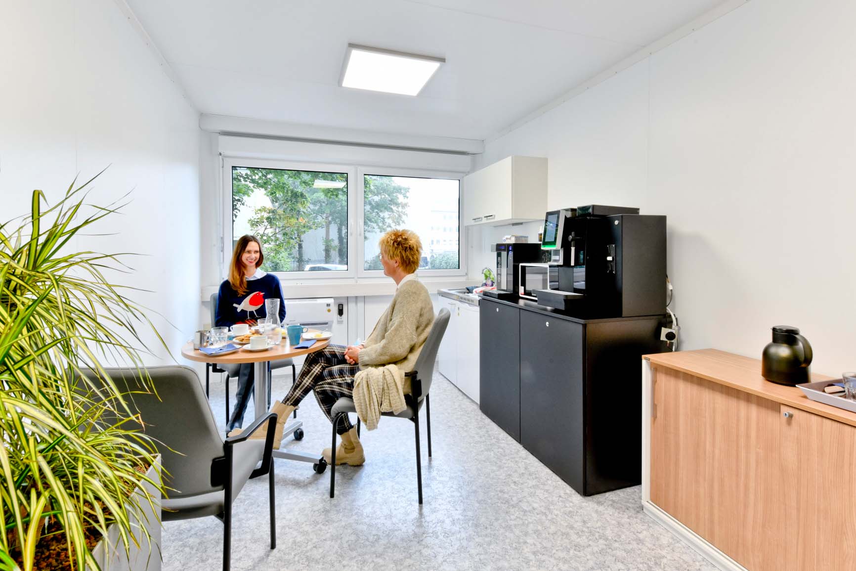 Kitchens in the social rooms are also part of the equipment of the turnkey room solution.