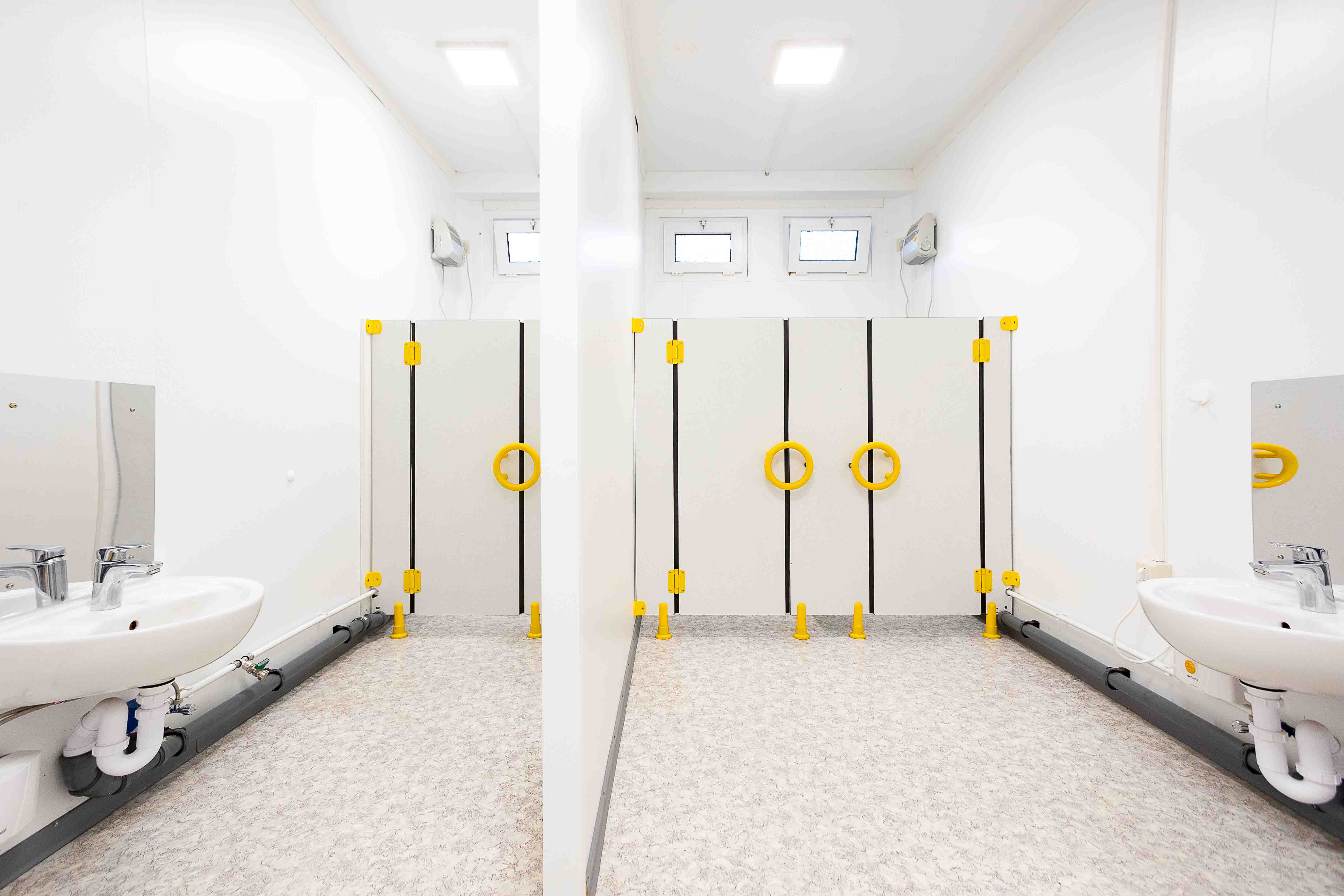 Functional sanitary containers make sure hygiene and comfort are not neglected during the renovations.