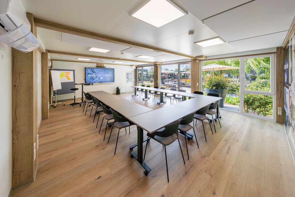  Each training room accommodates 14–18 people.