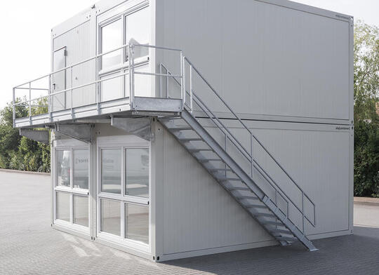 External platform and staircase