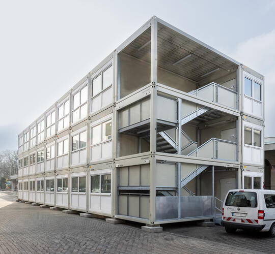 69 ELA modular units provide temporary changing facilities at Mainova’s training centre in Frankfurt.
