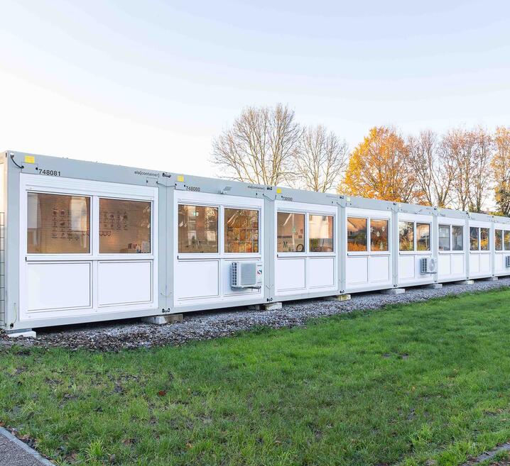 33 ELA containers create a compact school building to serve as a temporary solution.