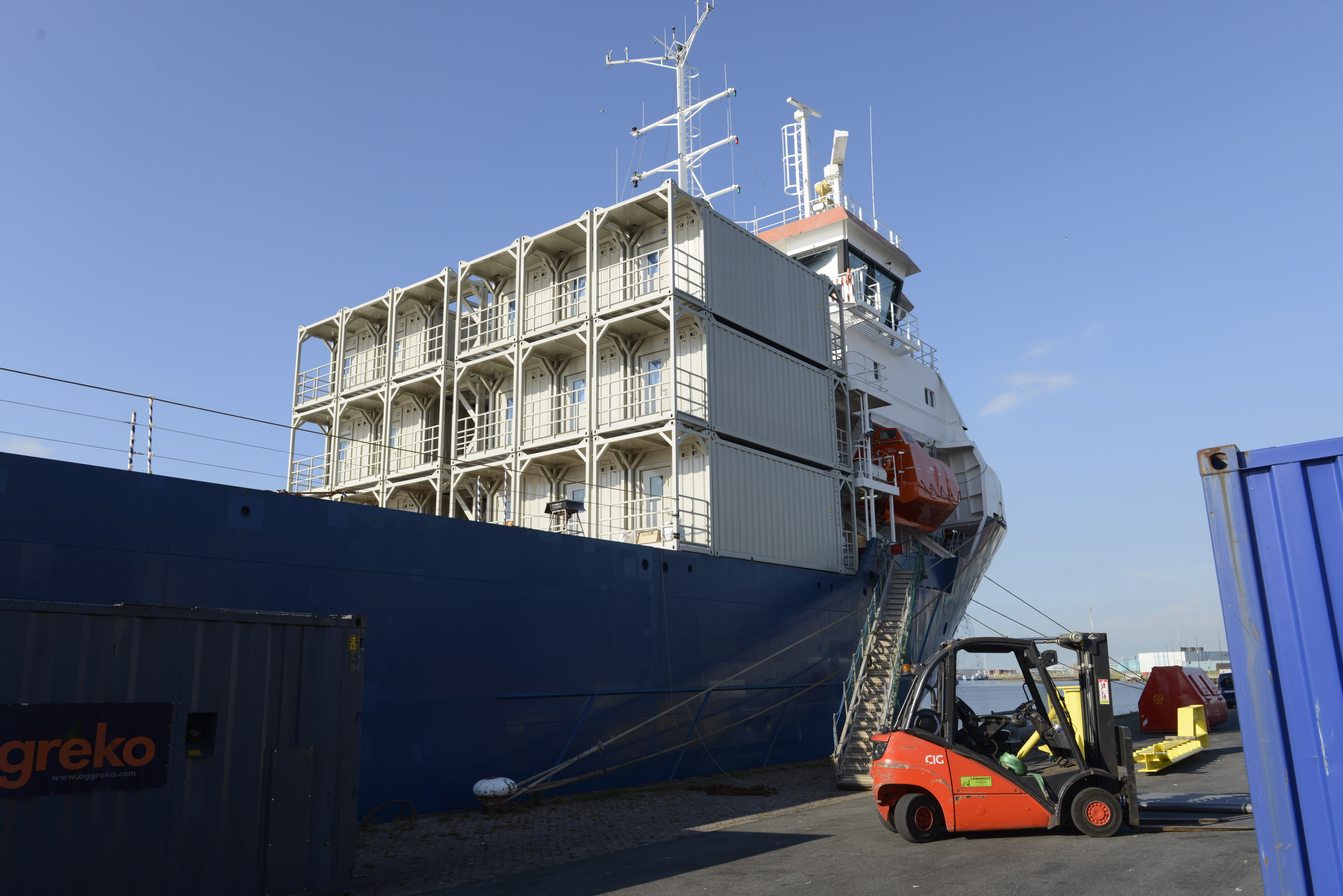 Containers on a vessel