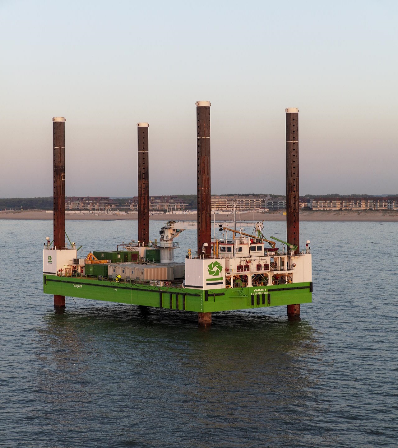 Jack-Up Barge with containers