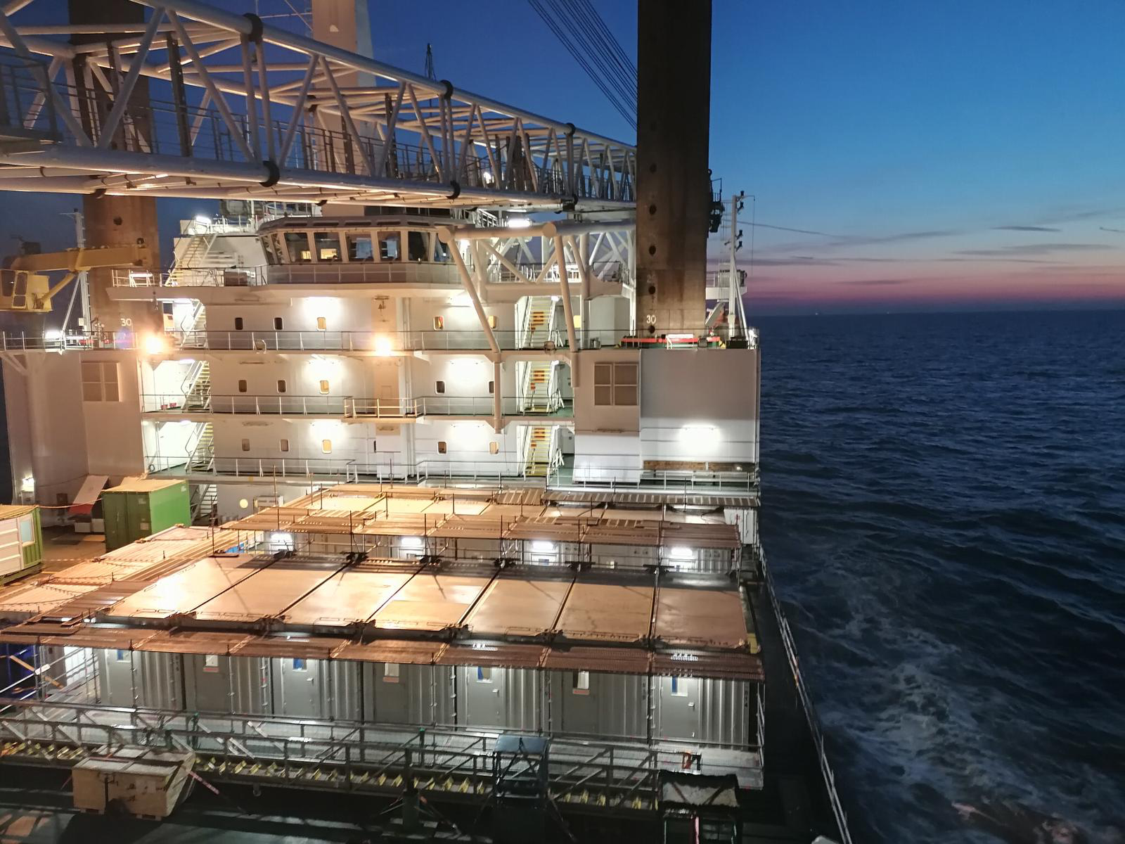 Container facility on a vessel