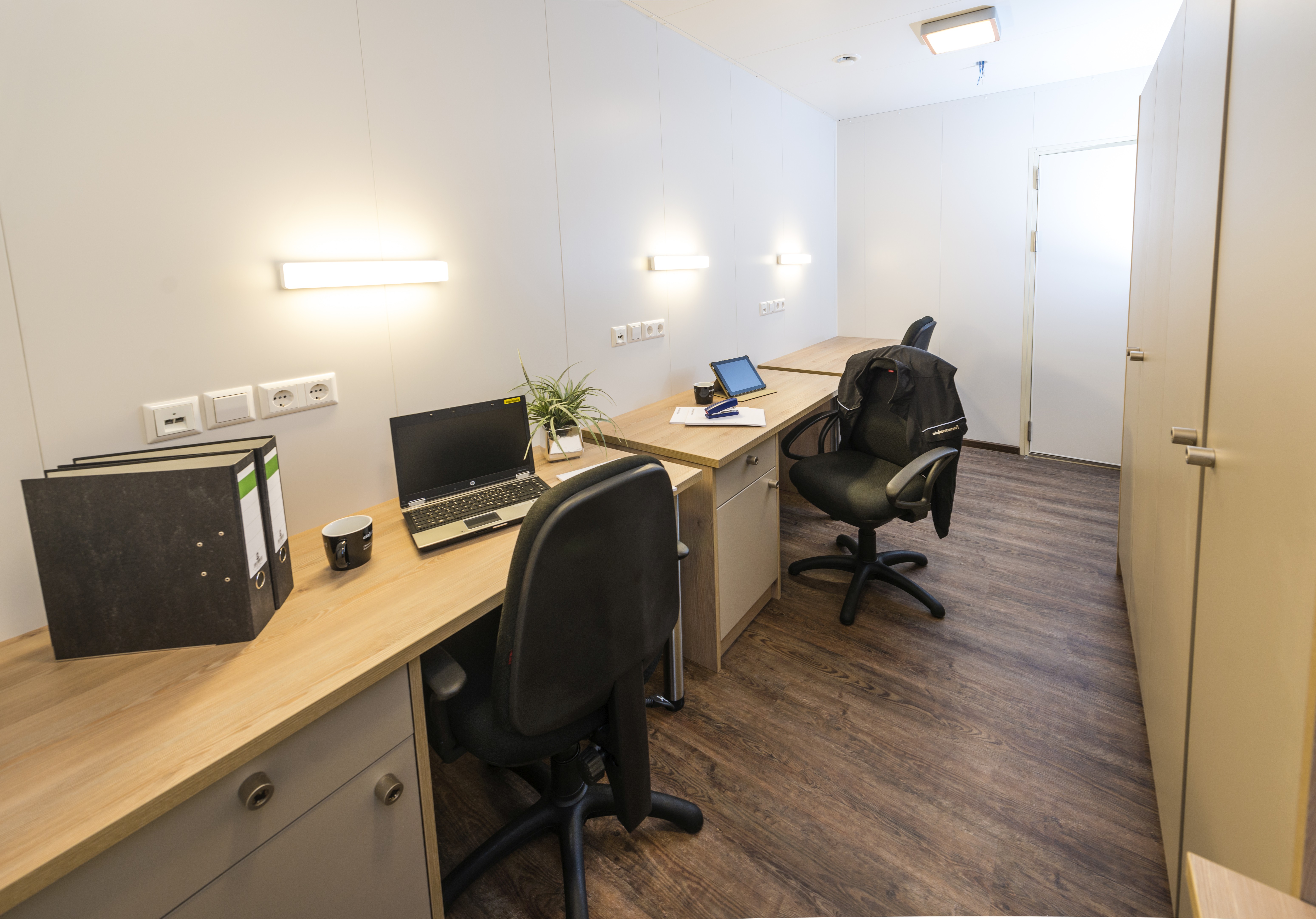 Container ausgestattet als Büro Container ausgestattet als Büro