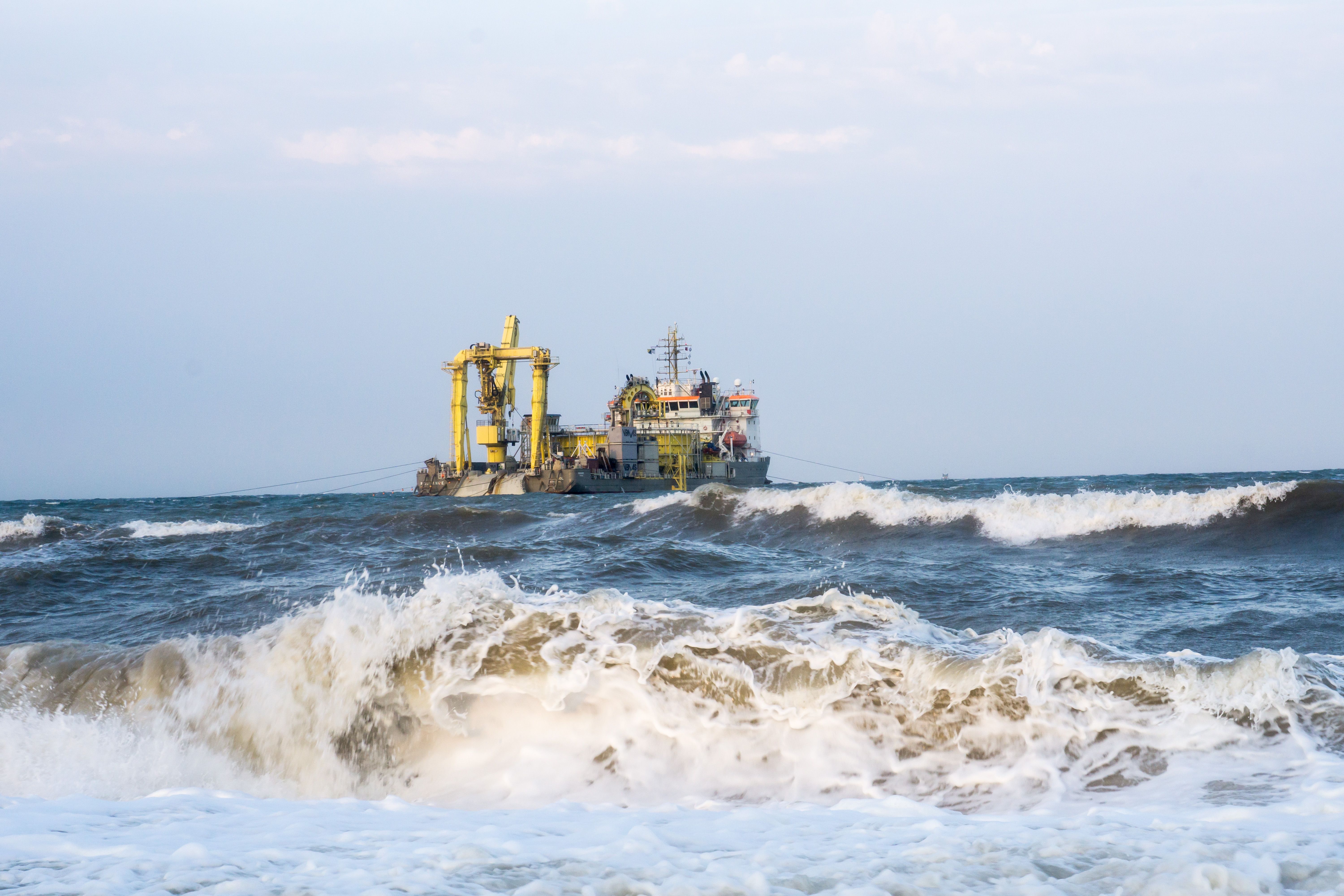 Cable and Pipe Layer