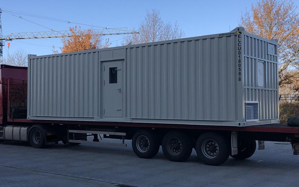 33 ft Container auf einem LKW